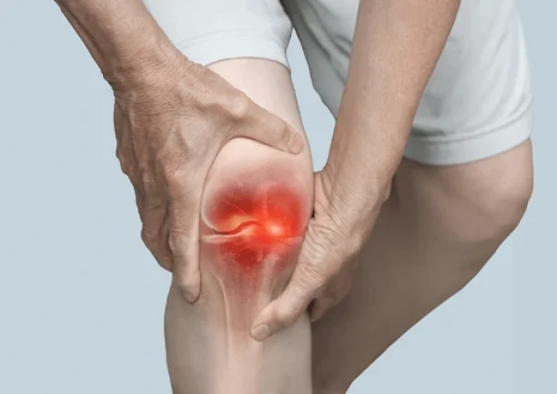 hand-holding-knee-pain-due-600nw-2477486781